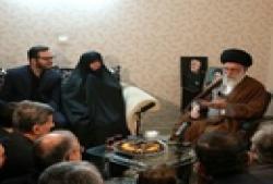 حضور رهبر انقلاب در منزل سردار شهید همدانی
